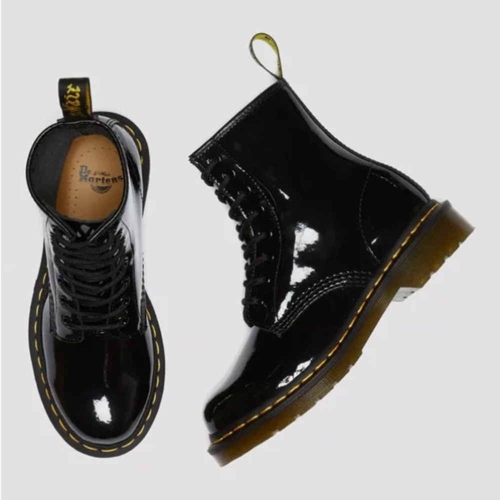 DR. MARTENS 1460 WOMEN'S PATENT LEATHER LACE UP BOOTS
